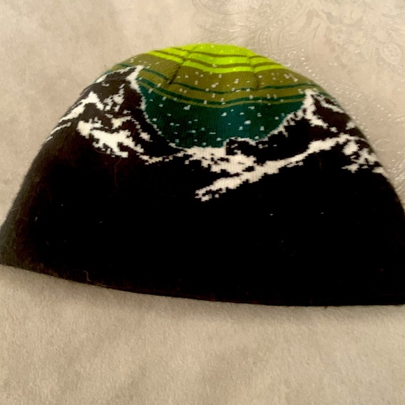 North face winter hat - Picture 2 of 2